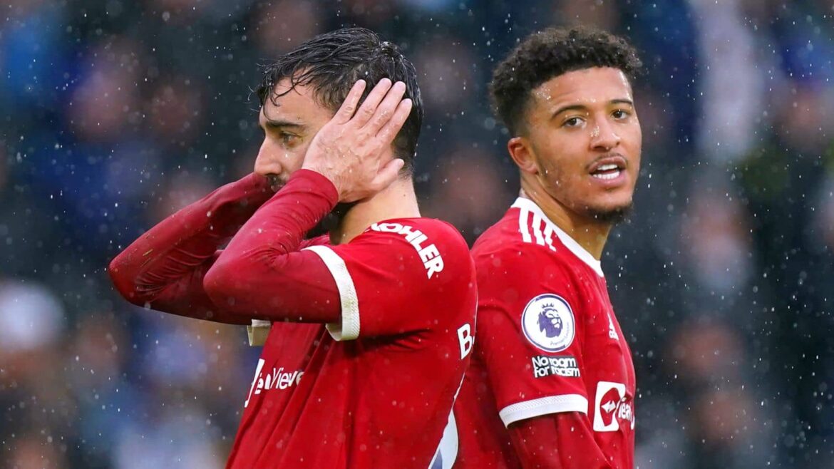 Gary Neville tells foolish Man Utd that copying Man City tactic with Fernandes is destined for failure