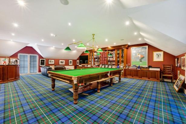 Sir Alex Ferguson finally sells £3.2m mansion with games room, gym and its own bar