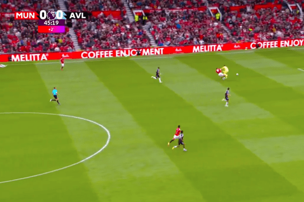 Emi Martinez commits ‘outrageous’ challenge that results in a red – ‘what is he doing’